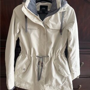 Obermeyer Women's Beige Ski Jacket (NWOT)